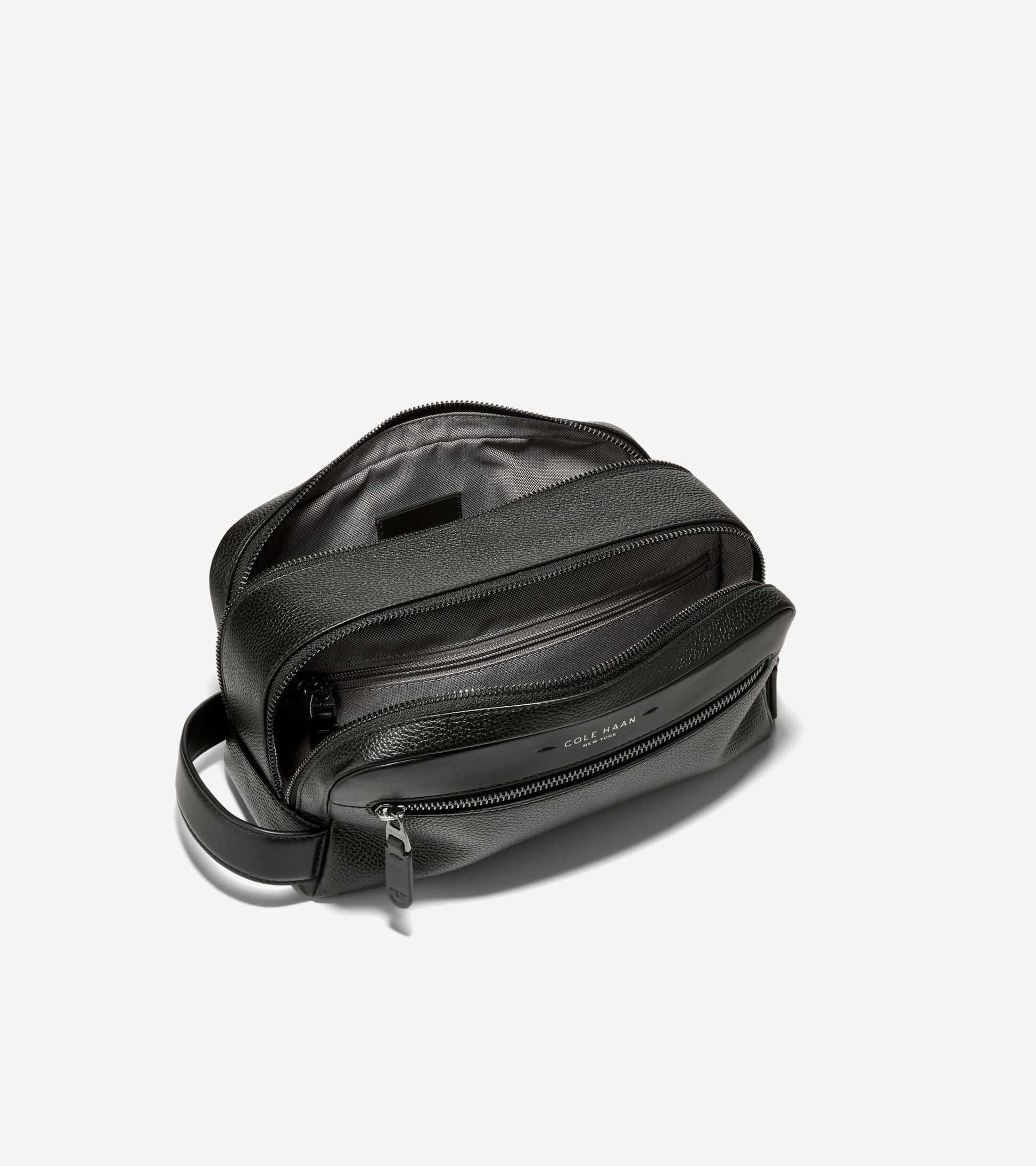 Chole Haan حقيبة العناية الشخصية دامون للرجال | Dopp Kits Chole Haan حقيبة العناية الشخصية دامون للرجال | Dopp Kits